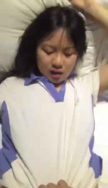 Background nonton video viral SMP Masih Perawan Di Entot Paman Mendesah Kesakitan Paman cabul Paksa Bocil Kecil